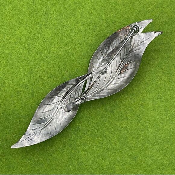 Vintage Triple Leaf Silver Tone Brooch Pin - Picture 4 of 16